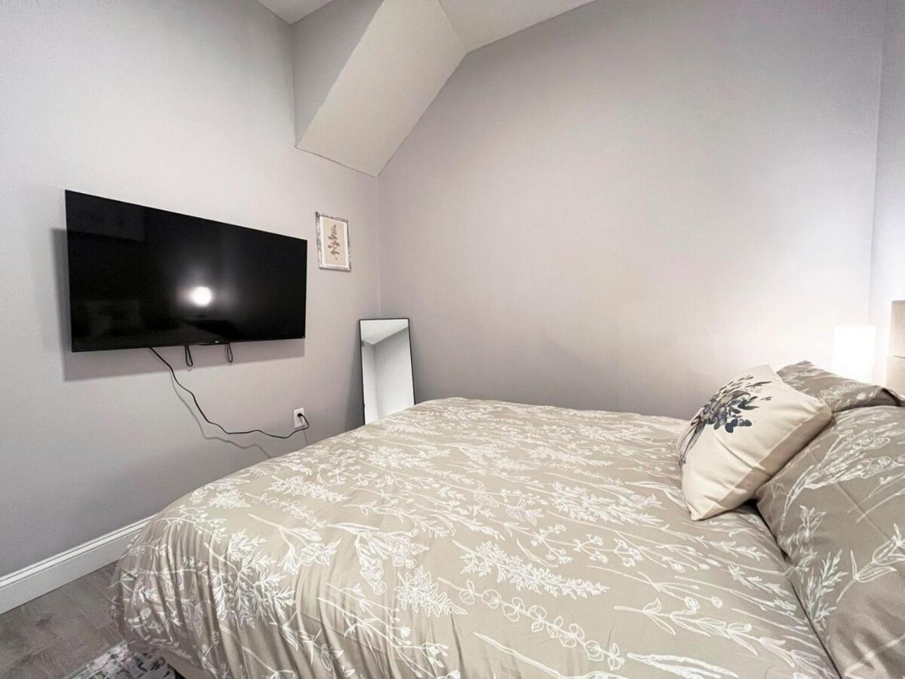 クリーブランドLocal Modern Getaway - Ground Floorアパートメント エクステリア 写真