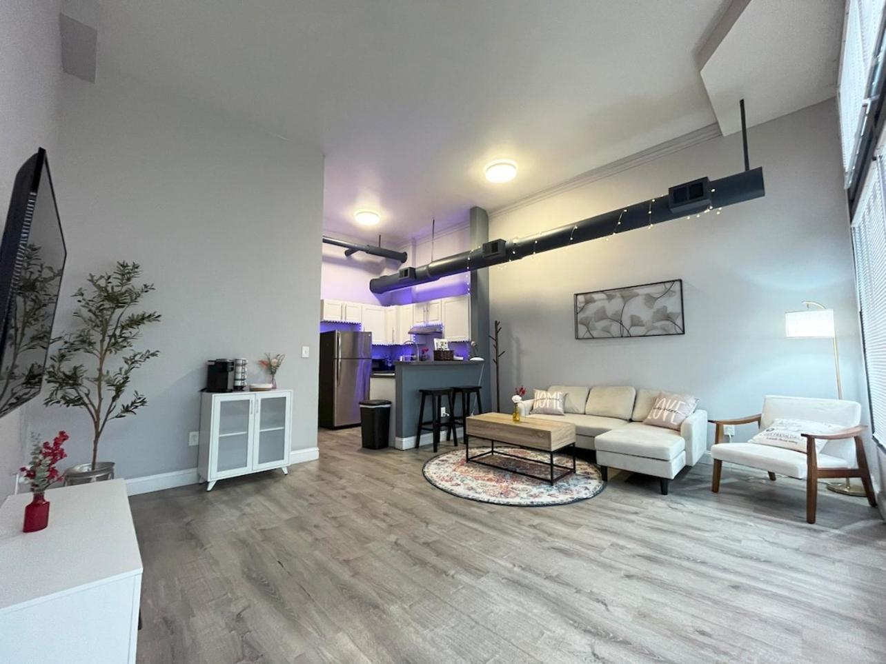 クリーブランドLocal Modern Getaway - Ground Floorアパートメント エクステリア 写真